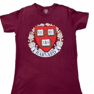 NWOT ALTA Gracia Ve Ri Tas Harvard Short Sleeve T-Shirt in Burgundy. S